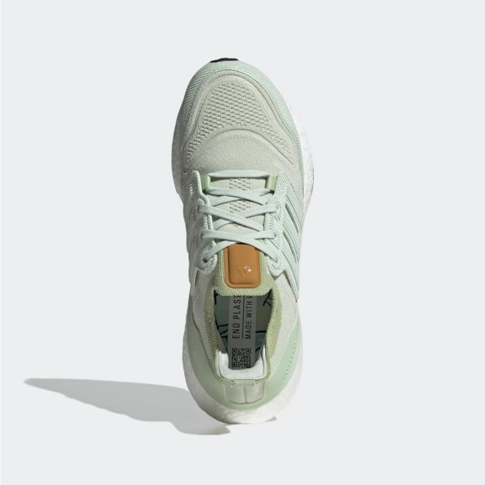 NWT Adidas Women's Ultraboost 22 Running Shoe